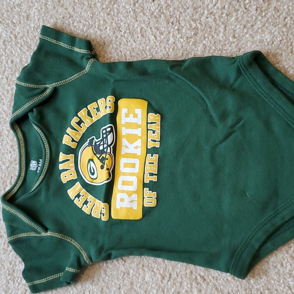 Bundle - 4 Green Bay Packer onesies, size 12 months - Picture 4 of 9